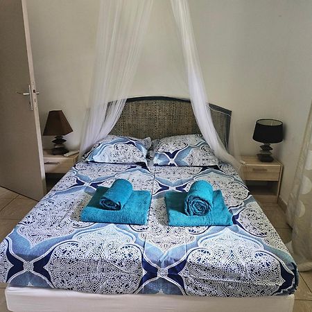Le Flamboyant - 5P - 2Ch - Piscine - Plage 300M Ле-Труаз-Иле Экстерьер фото